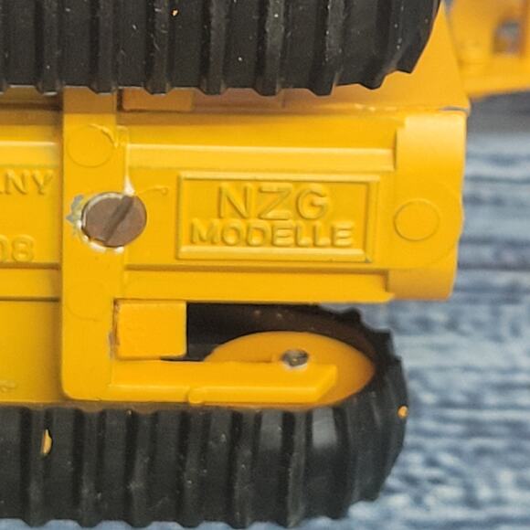 Case 850C Track Loader - CAB - o/c - 1/35 - NZG  -Conrad NZG #176 west Germany - Picture 9 of 9